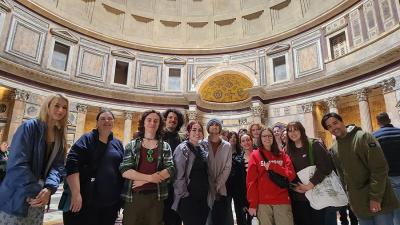 Students Study in Rome