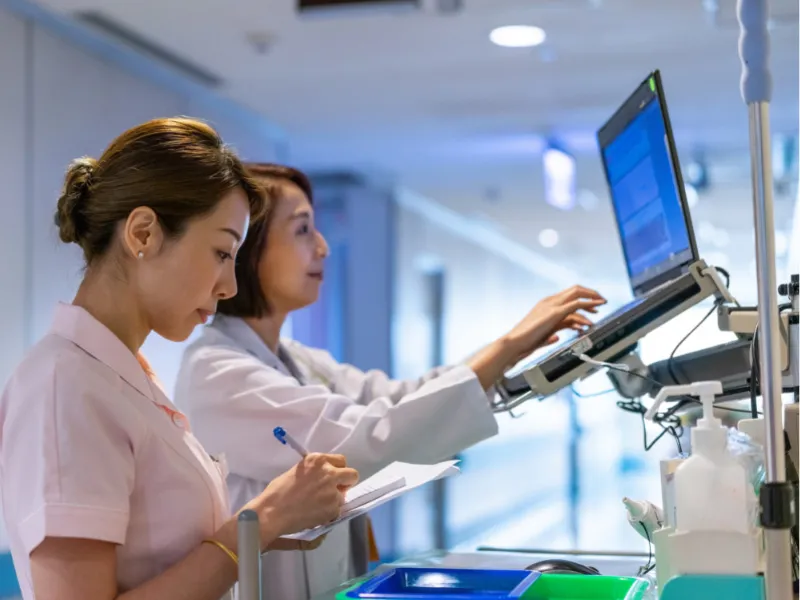 Medical scribe taking down a doctor's notes