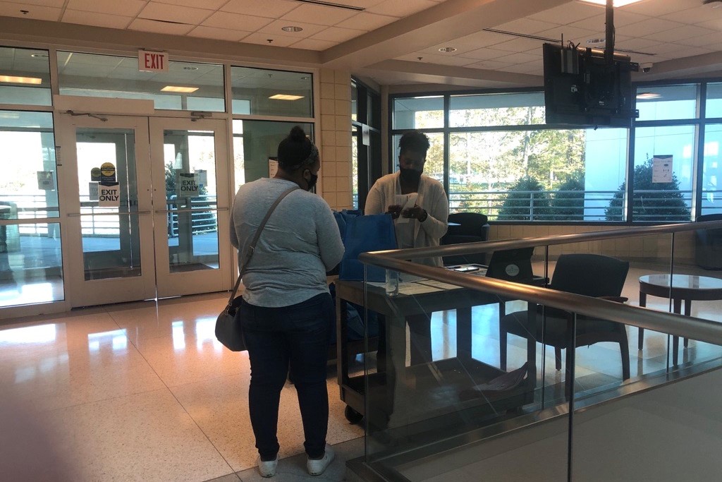Wake Tech Students Receive Thanksgiving Meals