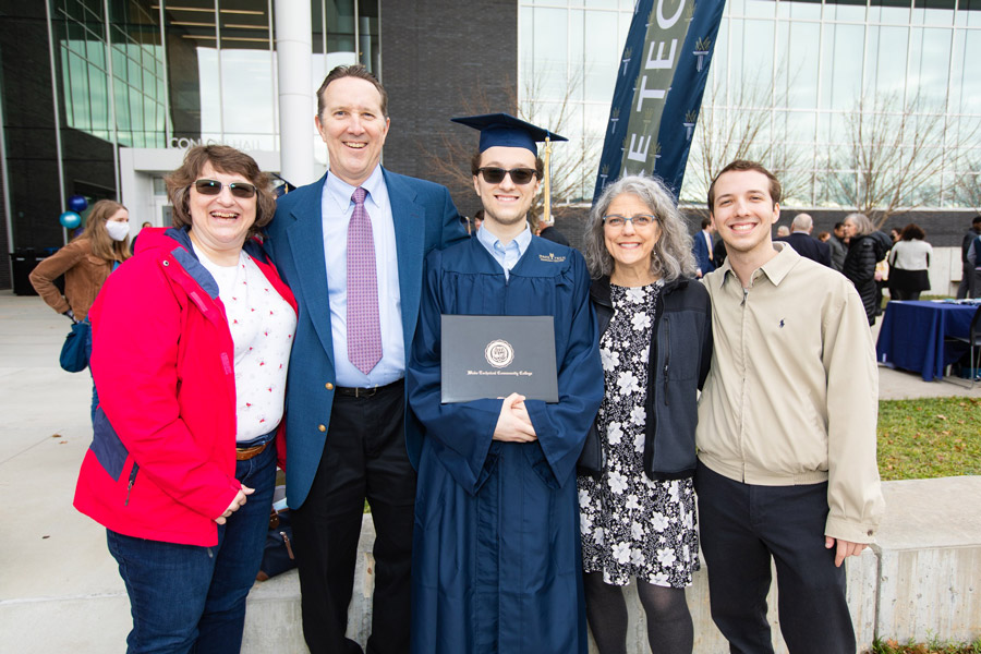 College Celebrates Fall Graduates