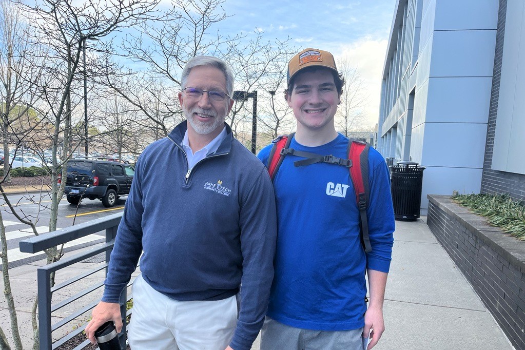 Faculty Welcomes College students to Spring Semester