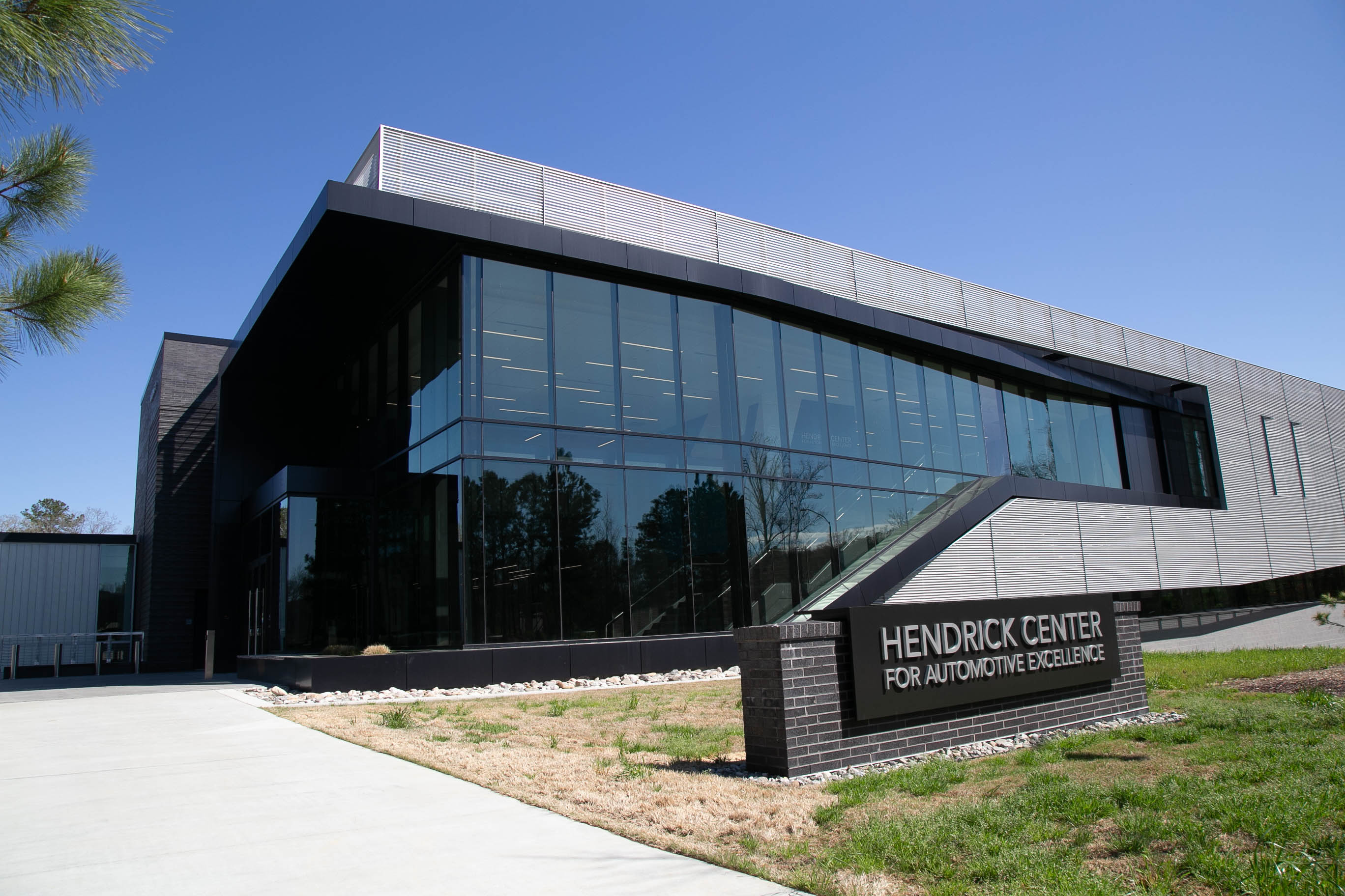 Hendrick Center for Automotive Excellence received a 2022 Sir Walter Raleigh Award from the City of Raleigh Appearance Commission.