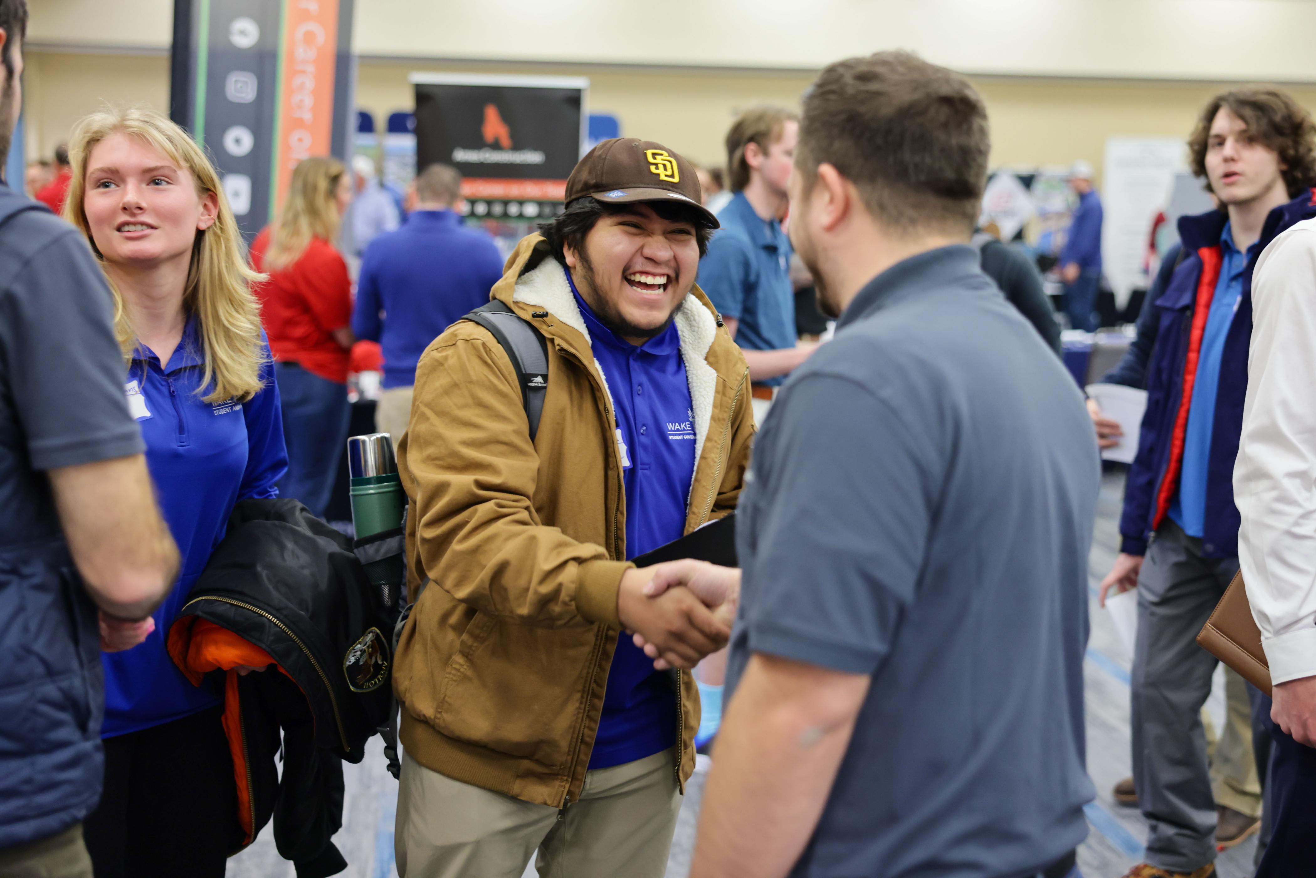 College to Host Open House en Español
