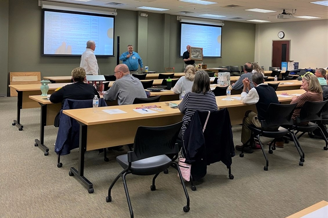 Auctioneer Students Hold First Auction 