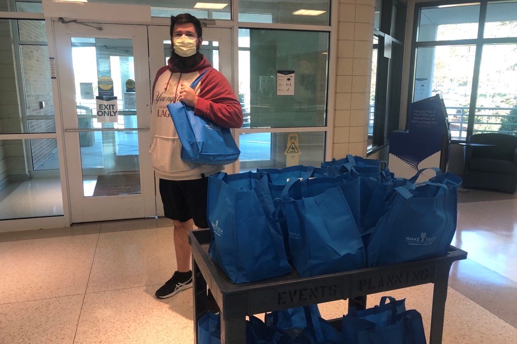 Wake Tech Students Receive Thanksgiving Meals