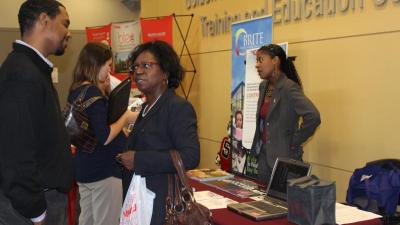 BioNetwork Capstone Center Hosts Biomanufacturing Open House