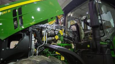Heavy Equipment Open House Connects Students and Employers