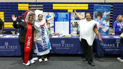 A Wake Tech Student Ambassador leads a campus tour during the 2024 Fall Open House.