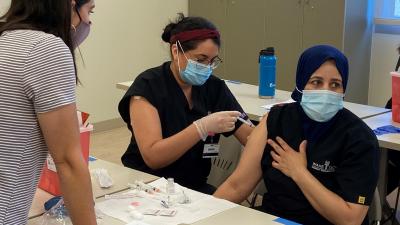 Wake Tech Pharmacy Technology Students Train to Administer Vaccines 