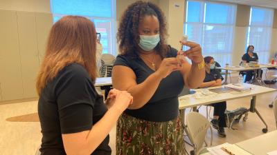 Wake Tech Pharmacy Technology Students Train to Administer Vaccines 